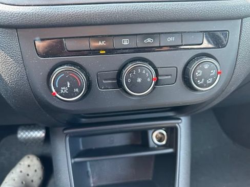 Used 2014 Volkswagen Tiguan S FWD image 13