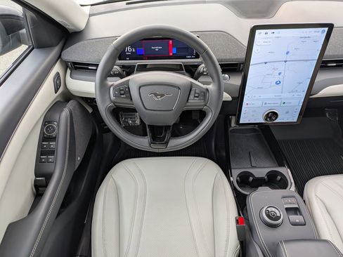 Used 2023 Ford Mustang Mach-E Premium image 31