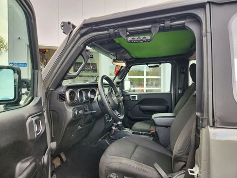 Used 2020 Jeep Wrangler Sport AWD/4WD image 25