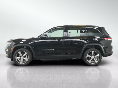 Used 2024 Jeep Grand Cherokee Limited w/ Luxury Tech Group II AWD/4WD image 2