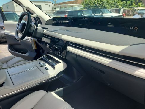 New 2026 Lincoln Navigator L Reserve AWD/4WD image 30