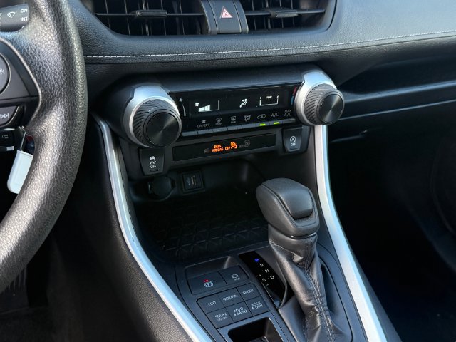 Used 2025 Toyota RAV4 LE AWD/4WD image 18
