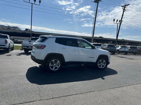 Used 2024 Jeep Compass Latitude image 5