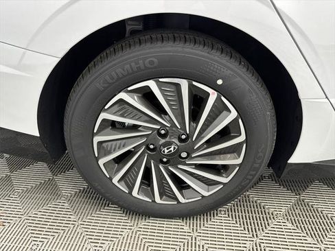 New 2025 Hyundai Sonata SEL image 18