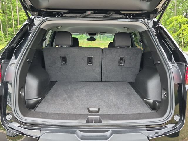 Used 2025 Chevrolet Blazer LT FWD image 23