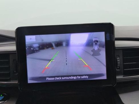Used 2020 Ford Explorer XLT w/ Equipment Group 202A AWD/4WD image 16