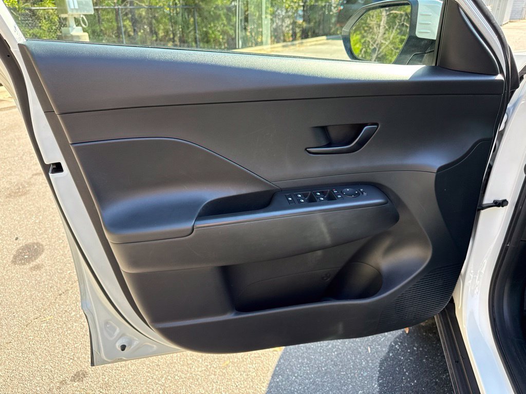 Used 2025 Hyundai Kona SEL AWD/4WD image 16