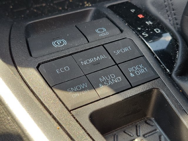 Used 2025 Toyota RAV4 LE AWD/4WD image 32