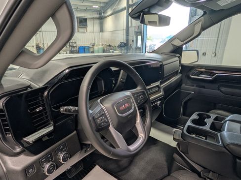 Used 2024 GMC Sierra 2500 SLE w/ SLE Convenience Package AWD/4WD image 13