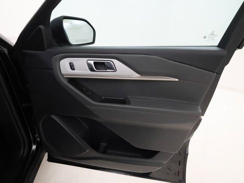 Used 2025 Ford Explorer Active image 22