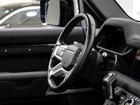 Used 2023 Land Rover Defender 110 SE image 18