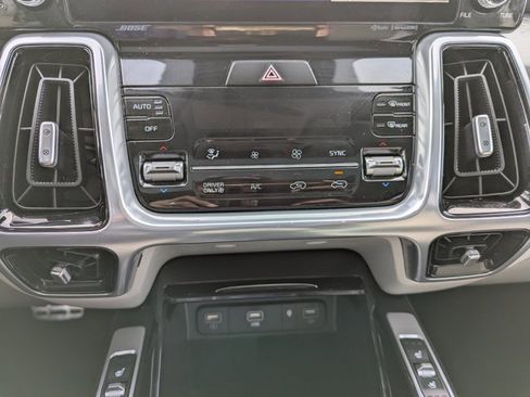 Used 2023 Kia Sorento SX Prestige image 17