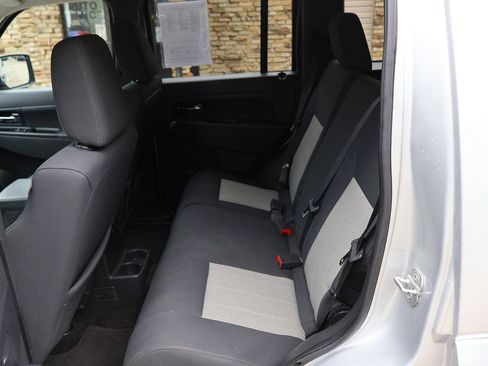 Used 2009 Jeep Liberty Rocky Mountain AWD/4WD image 18