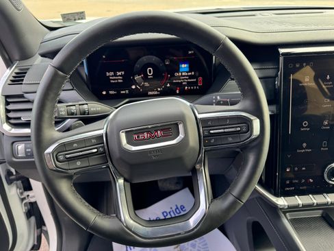 Used 2025 GMC Acadia Elevation image 23