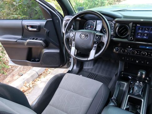 Used 2021 Toyota Tacoma TRD Off-Road w/ Technology Package AWD/4WD image 50
