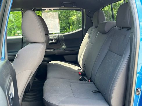 Used 2018 Toyota Tacoma TRD Sport w/ Technology Package AWD/4WD image 16