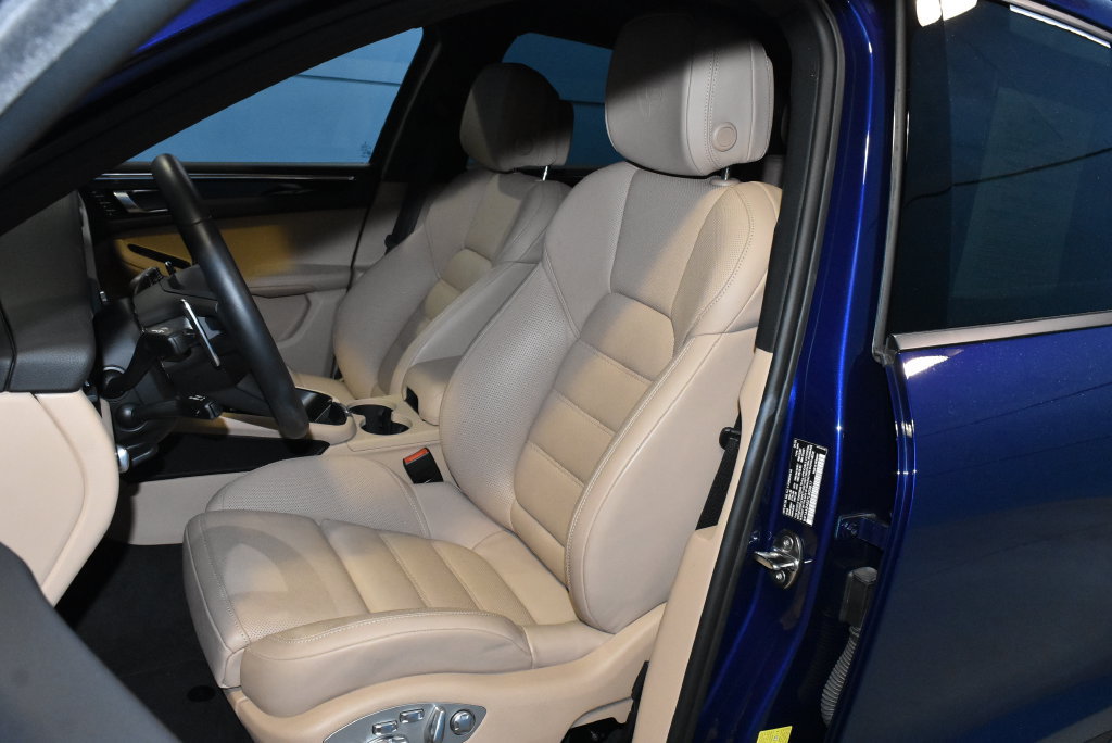 Used 2026 Porsche Macan AWD/4WD image 5