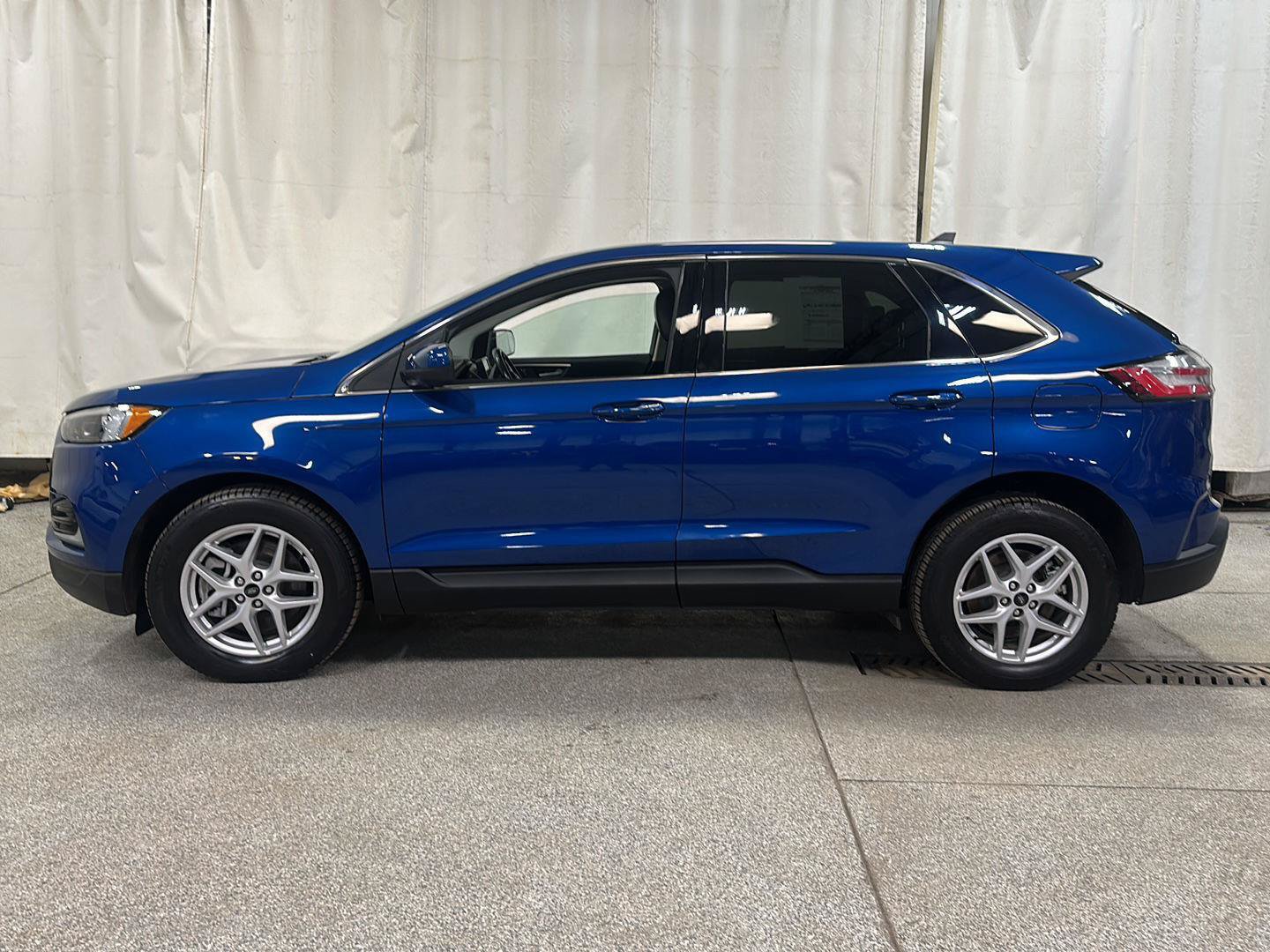 Used 2024 Ford Edge SEL AWD/4WD image 2