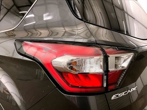 Used 2018 Ford Escape SE w/ SE Sync 3 Package FWD image 28