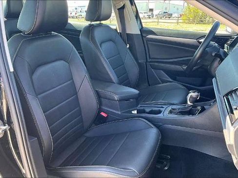 Used 2024 Volkswagen Jetta SE FWD image 7
