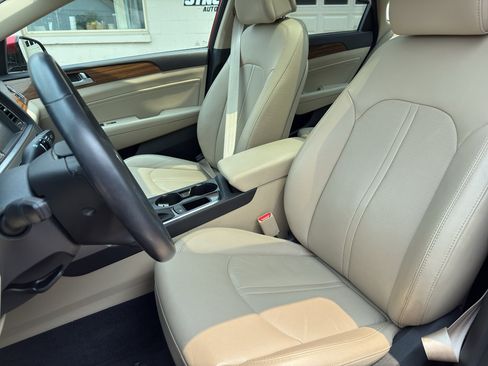 Used 2015 Hyundai Sonata Limited w/ Option Group 05 FWD image 10
