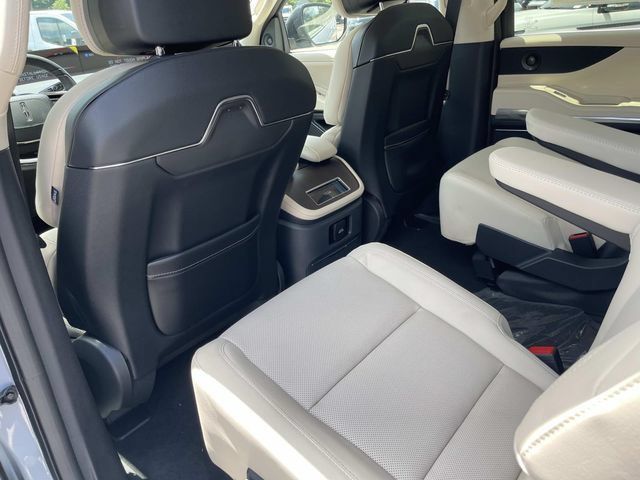New 2027 Lincoln Navigator Premiere AWD/4WD image 19
