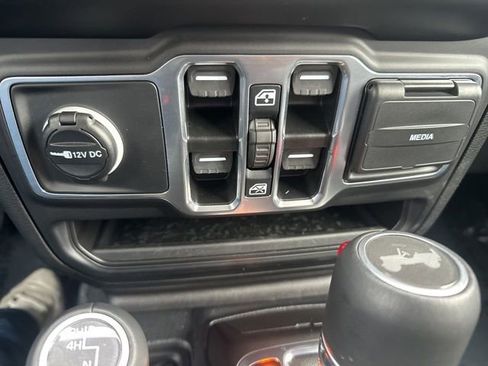 Used 2023 Jeep Wrangler Sahara image 30