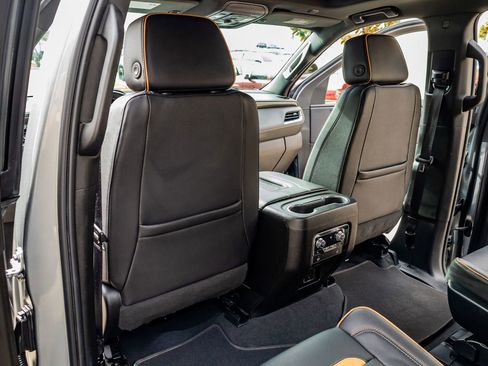 Used 2023 GMC Yukon XL AT4 AWD/4WD image 33