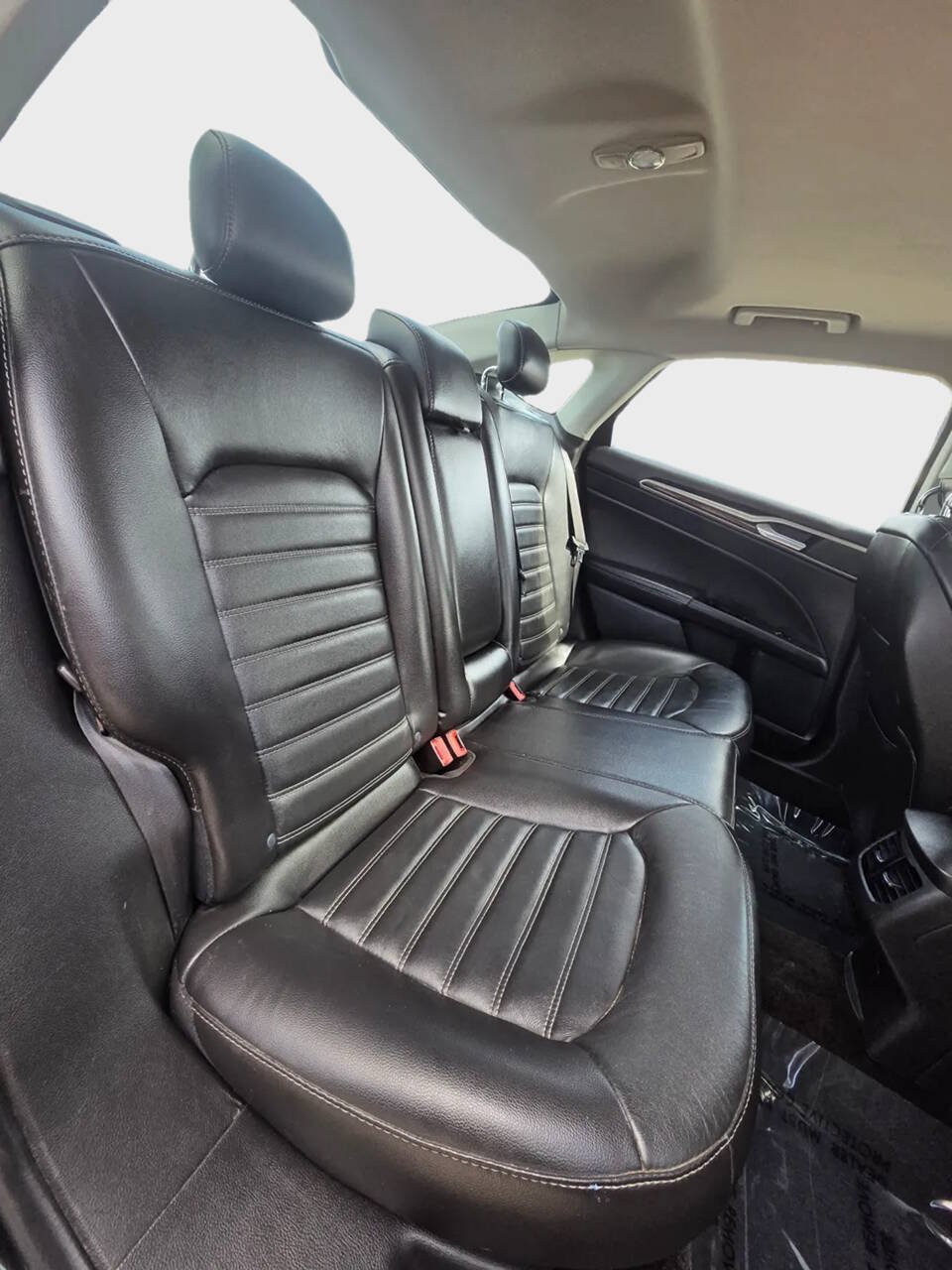 Used 2015 Ford Fusion SE w/ Equipment Group 202A FWD image 12