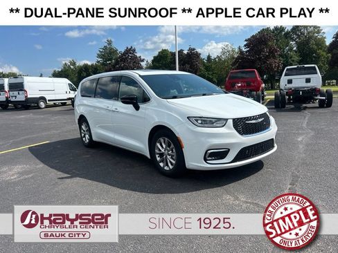 Used 2026 Chrysler Pacifica Limited FWD image 1