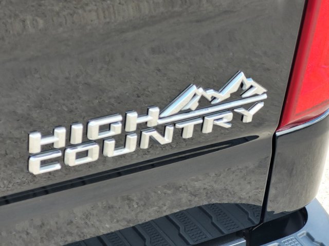 Used 2021 Chevrolet Silverado 1500 High Country w/ Technology Package AWD/4WD image 8