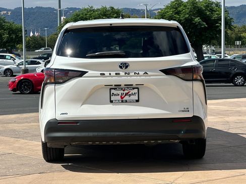 Certified 2024 Toyota Sienna LE AWD/4WD image 6