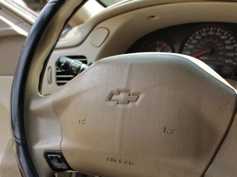Used 2005 Chevrolet Impala w/ Preferred Equipment Group FWD image 40