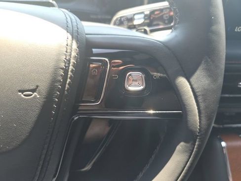 Certified 2025 Lincoln Aviator Black Label AWD/4WD image 38