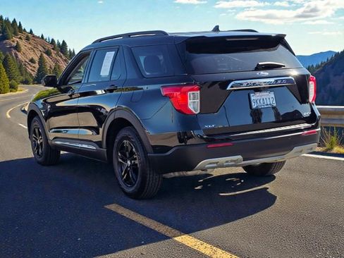 Used 2024 Ford Explorer XLT w/ Equipment Group 202A image 5