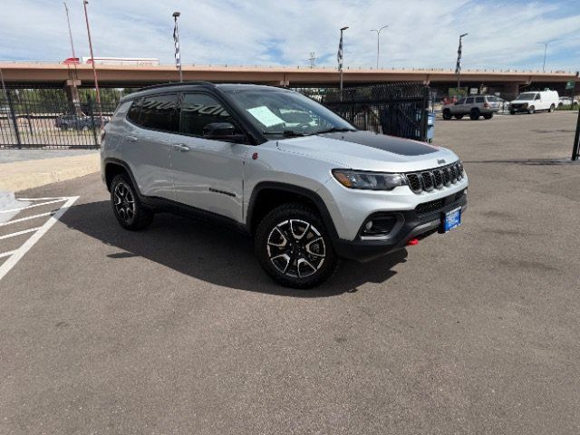 Used 2025 Jeep Compass Trailhawk AWD/4WD image 20