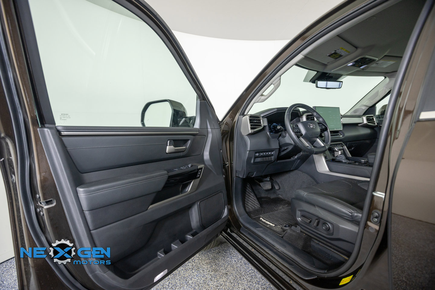 Used 2024 Toyota Tundra Limited AWD/4WD image 10