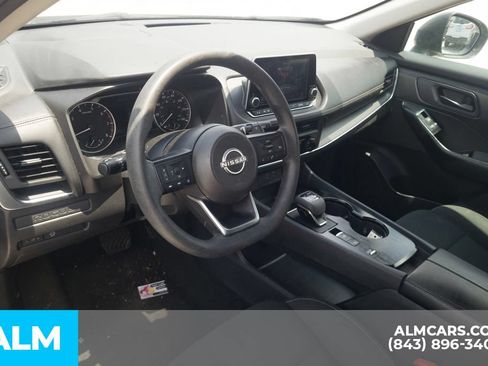 Used 2024 Nissan Rogue S FWD image 5