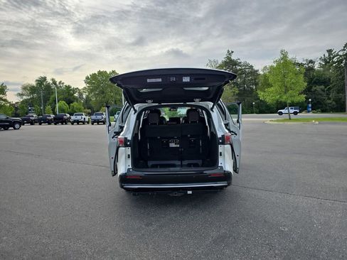 Certified 2021 Toyota Sienna Platinum AWD/4WD image 15