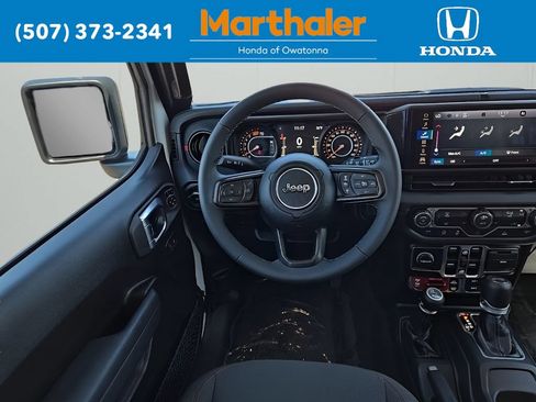Used 2026 Jeep Wrangler Unlimited Rubicon AWD/4WD image 25