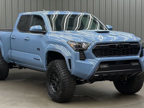 Used 2026 Toyota Tacoma TRD Sport AWD/4WD image 7