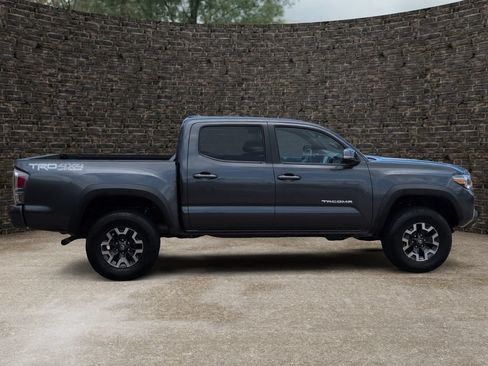 Used 2023 Toyota Tacoma TRD Off-Road w/ Technology Package AWD/4WD image 3