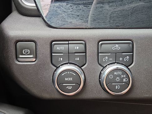 Used 2024 GMC Sierra 1500 Elevation w/ LPO, Elevation Black Package AWD/4WD image 27