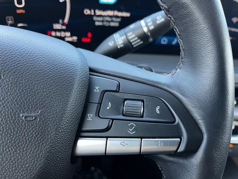 Used 2024 Cadillac XT4 Premium Luxury image 16