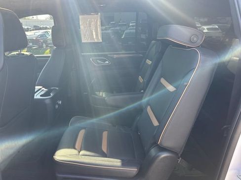 Used 2022 GMC Yukon XL AT4 AWD/4WD image 10