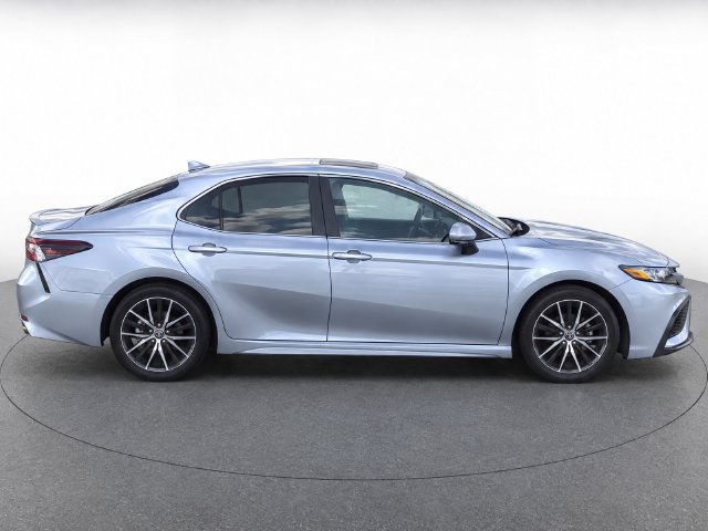 Used 2024 Toyota Camry SE w/ Cold Weather Package FWD image 8