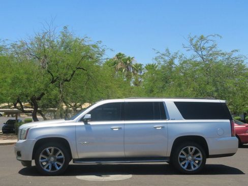 Used 2015 GMC Yukon XL SLT w/ HD Trailering Package AWD/4WD image 2
