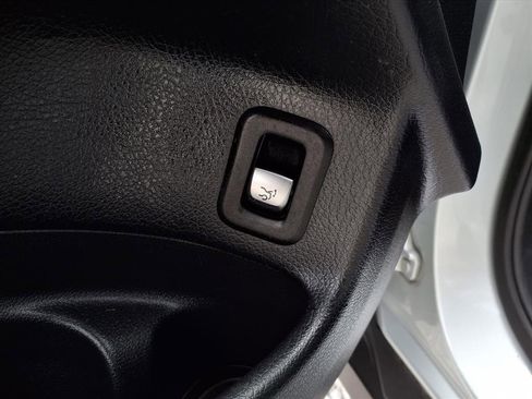 Used 2018 Mercedes-Benz GLC 300 GLC 300 w/ Premium Package image 29