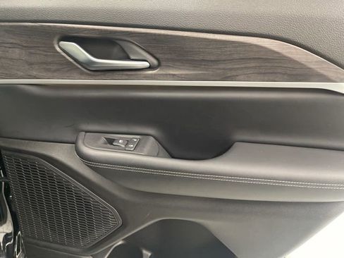 Used 2023 Jeep Grand Cherokee Limited image 33