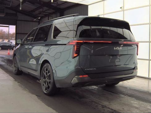 Used 2025 Kia Carnival SX Prestige image 9